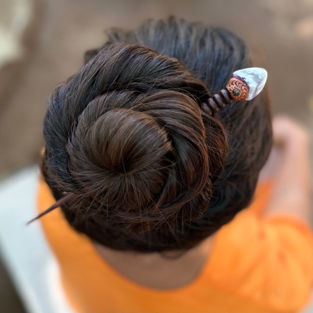 Деревянная заколка - шпилька с аметистом груша