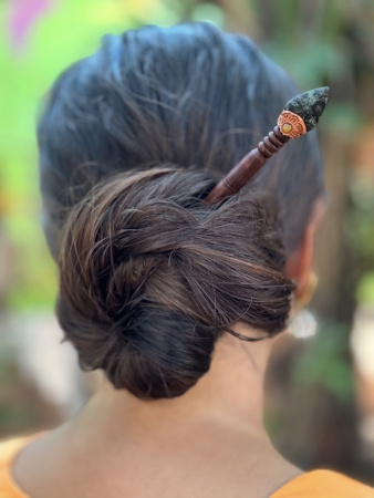 Деревянная заколка - шпилька со змеевиком